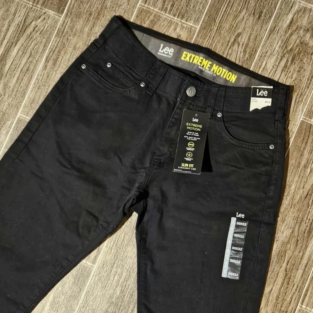 NWT Lee Extreme Motion Men’s 30x32 Black Slim Fit Straight Fit Jeans Pants - Picture 2 of 7